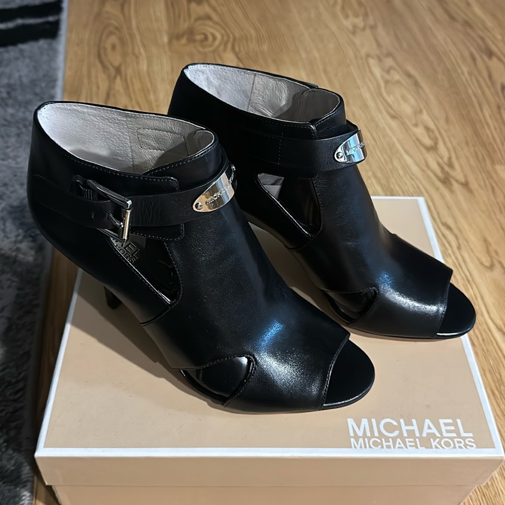 'MK Plate' Bootie